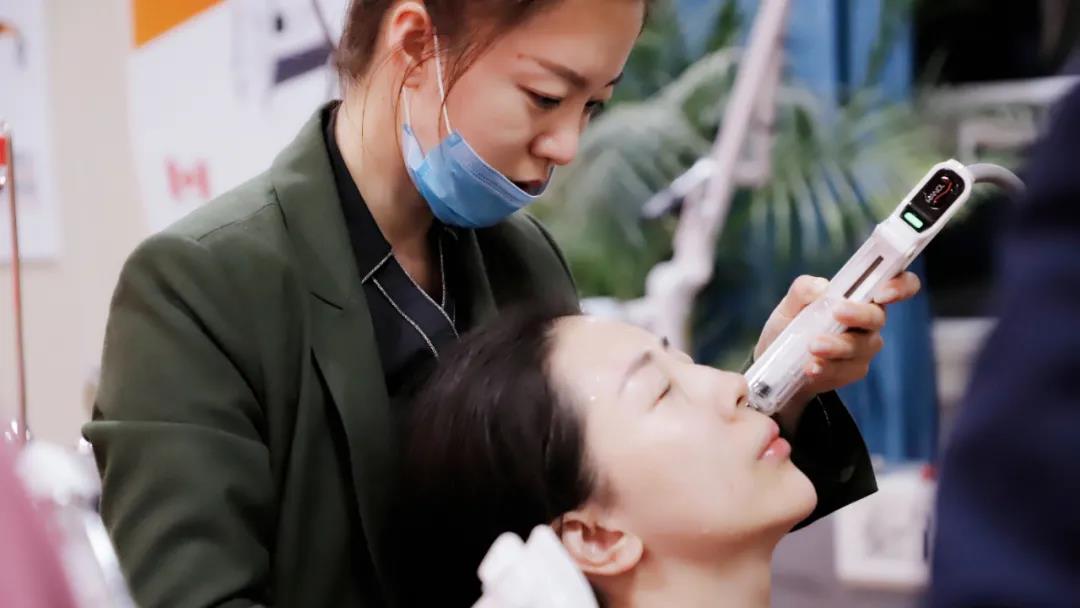 飛嘉第七屆內(nèi)部高端培訓(xùn)會(huì) 砥礪前行，綻放未來——聚焦美容儀器設(shè)備銷售新篇章
